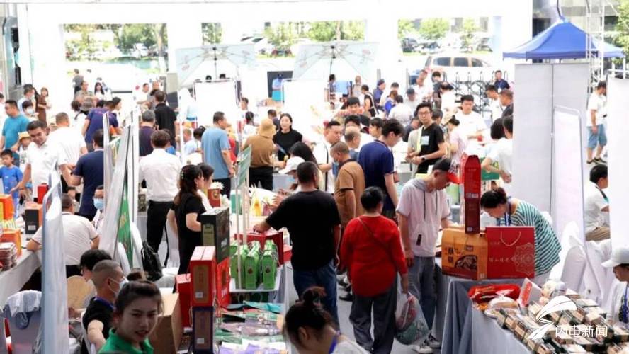 (新春走基层)广西各地“花式”过龙年 “假日经济”掀消费热潮
