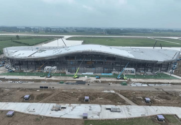 全面冲刺!蚌埠民用机场航站楼钢结构屋盖首次提升圆满成功