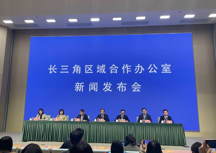 长三角地区百家企业投资新疆恳谈会在乌鲁木齐举行