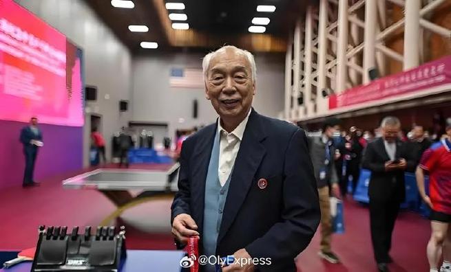 奉献乒坛 为国争光(国家勋章和国家荣誉称号获得者)