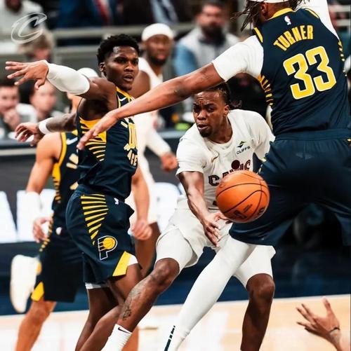 米切尔34+7拉文17分 骑主场轻取公牛