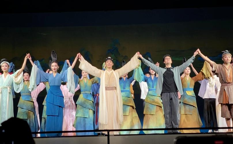 舞蹈诗剧《只此青绿》西安站赈灾义演落幕