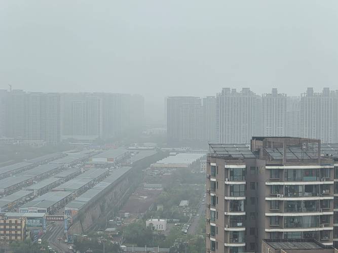 河南省内乡县发布大雾黄色预警_1