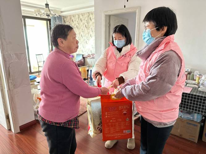 这个社区里,孤困儿童有了“爱心爸妈”!