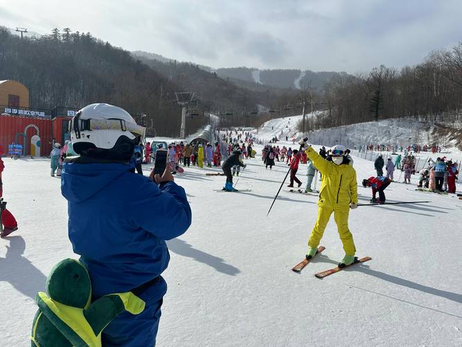 背雪上山→人工造雪 亚布力滑雪场再迎亚冬会
