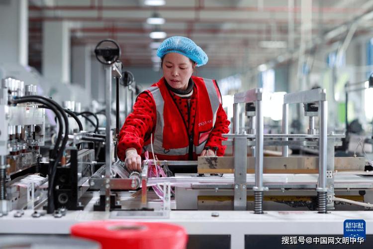 (新春走基层)探访浙江上虞台企生产车间:人机协作加速“开门红”