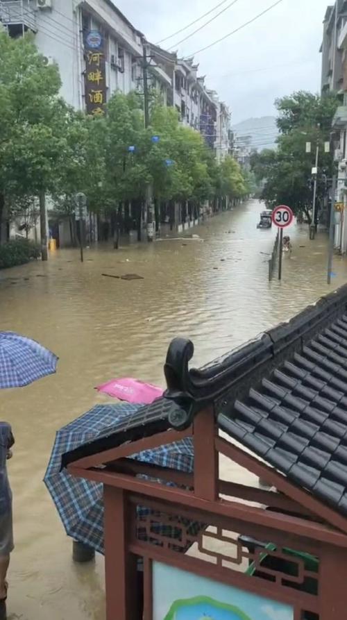 贵州东部地区出现大暴雨 从江2000多人紧急转移避险