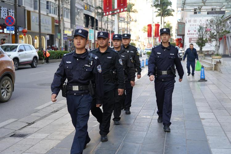 (新春走基层)山西襄垣:派出所民警的腊月二十八