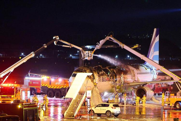韩国釜山航空一客机起火 起火源或为机舱内乘客手提行李