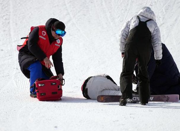 锤炼冰雪救援能力 专业救援队伍全力护航亚冬会
