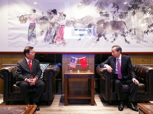 马来西亚前总理马哈蒂尔接受反贪污委员会调查