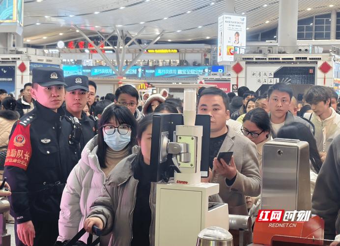 长沙南站派出所国庆护航262.8万余旅客平安出行:治安管控与暖心服务并行
