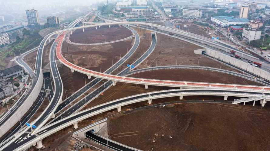 重庆万州青杠塝综合枢纽工程建成通车