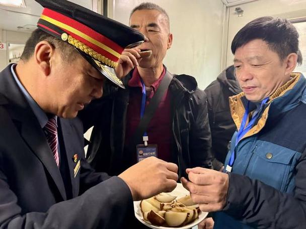 黑龙江今冬首趟冰雪旅游专列启程