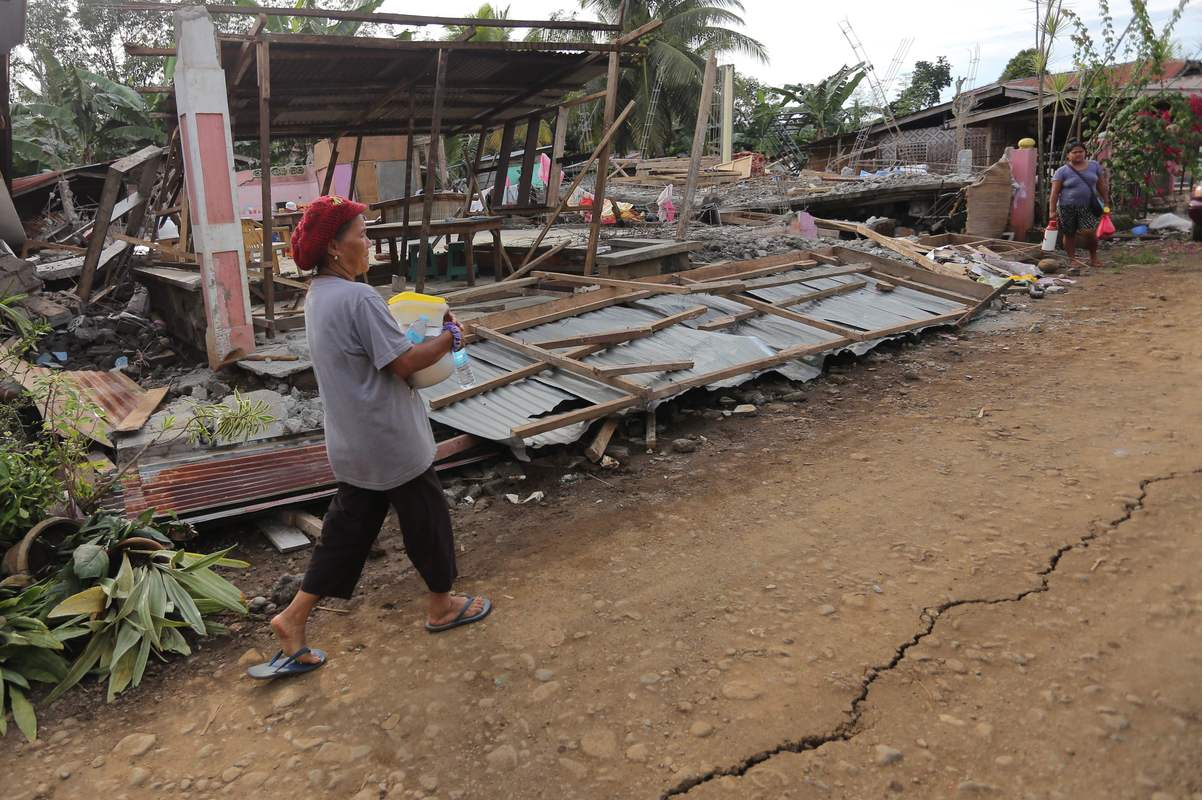 菲律宾南部洪水致5人死亡 5人失踪