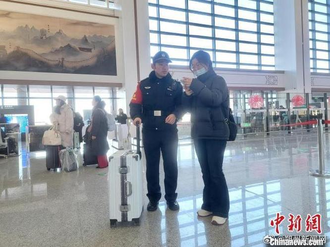 (新春走基层)春运一线的“父子兵”:守护万家团圆路