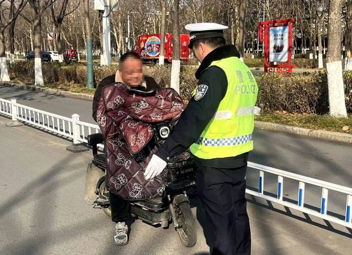 阜阳交警:骑电瓶车不戴头盔,已有多人被抓拍曝光