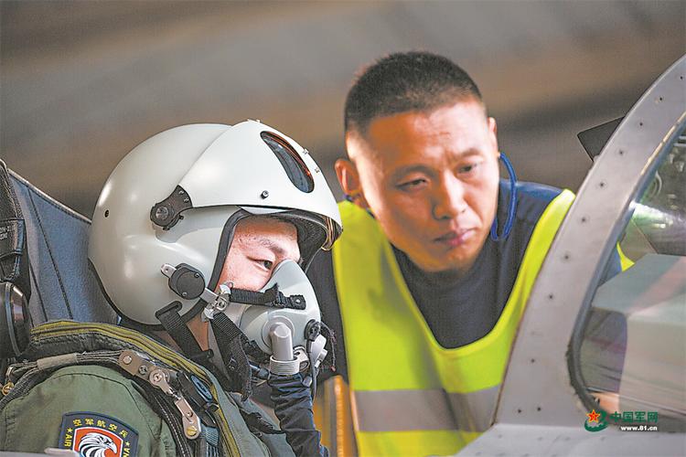 空军航空兵某旅开展飞行训练