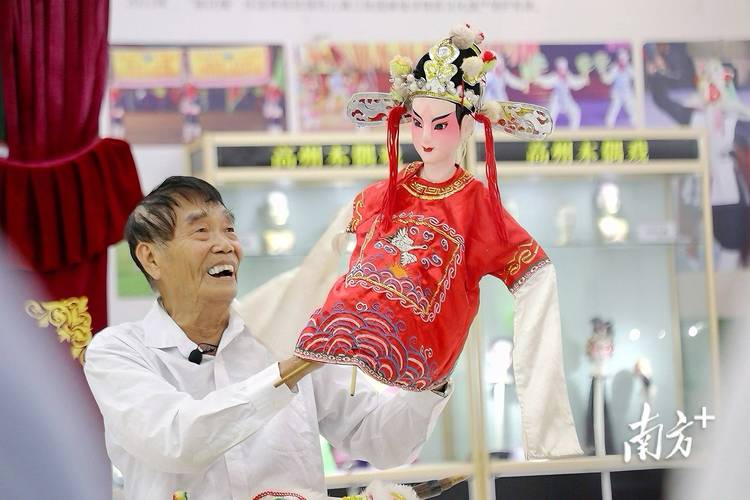 邵东木偶戏:方寸舞台赏非遗 指尖艺术品年味