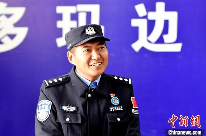 高原开学季 西藏阿里日土移民管理警察护送学生返校