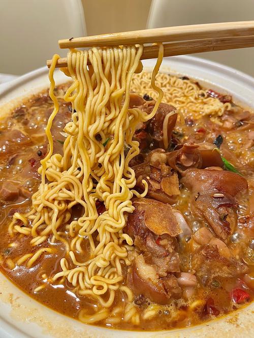 汤锅里吃出纸巾,老板退还顾客150元!查看监控后越想越心酸