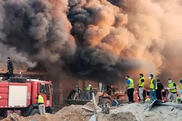 黎多轮袭击引发火灾 以空袭黎南部目标