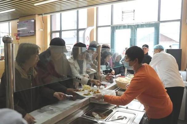 朝阳区东湖街道将养老助餐服务升级为社区食堂