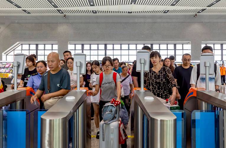 铁路暑运开启半月 北京地区共发送旅客798.3万人次