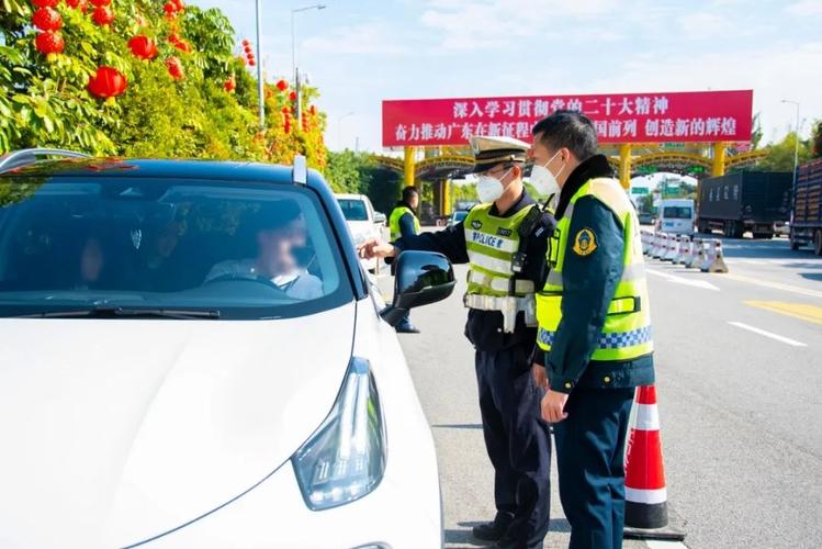 春运返程高峰到来 各地各部门多举措保通保畅保安全