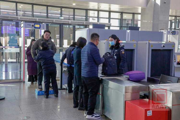 (新春走基层)-30℃ 在“最北列检”作业场坚守最后一个春运