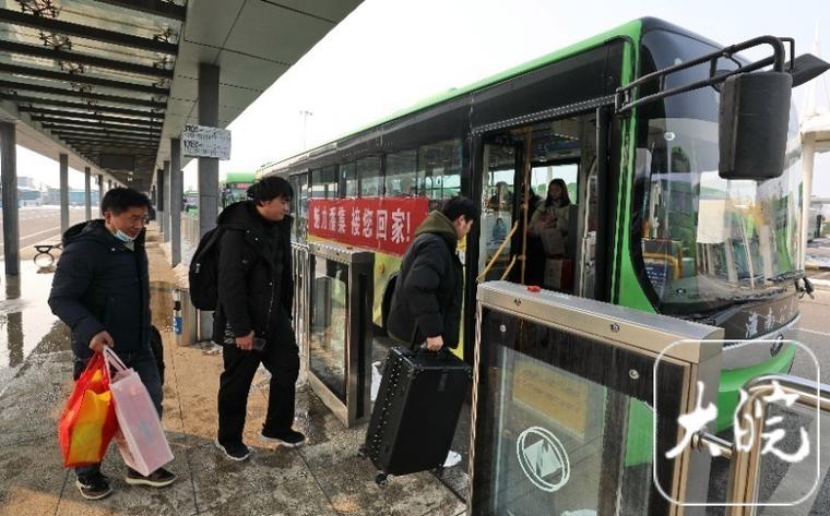 记者探访高铁淮南南站公交枢纽:加班加点,不滞留一名旅客