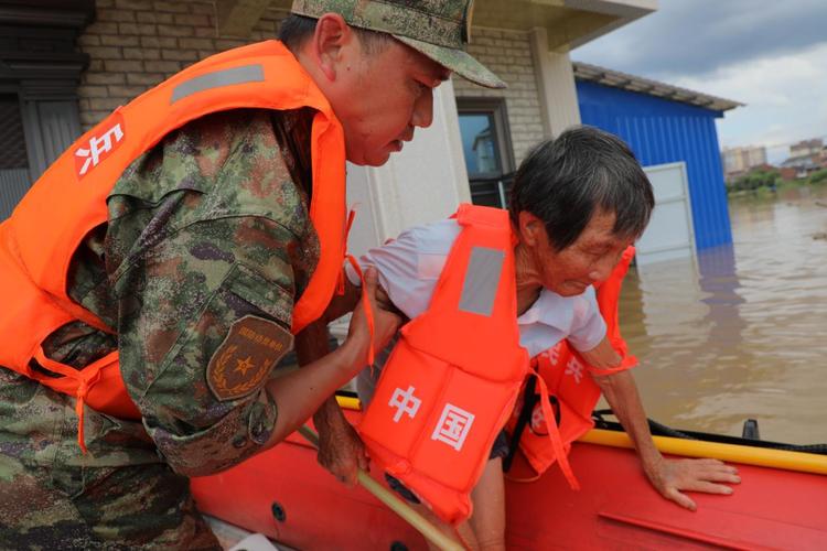 转移救助受灾群众1.9万余人次 湖南公安全力防汛救灾护民安