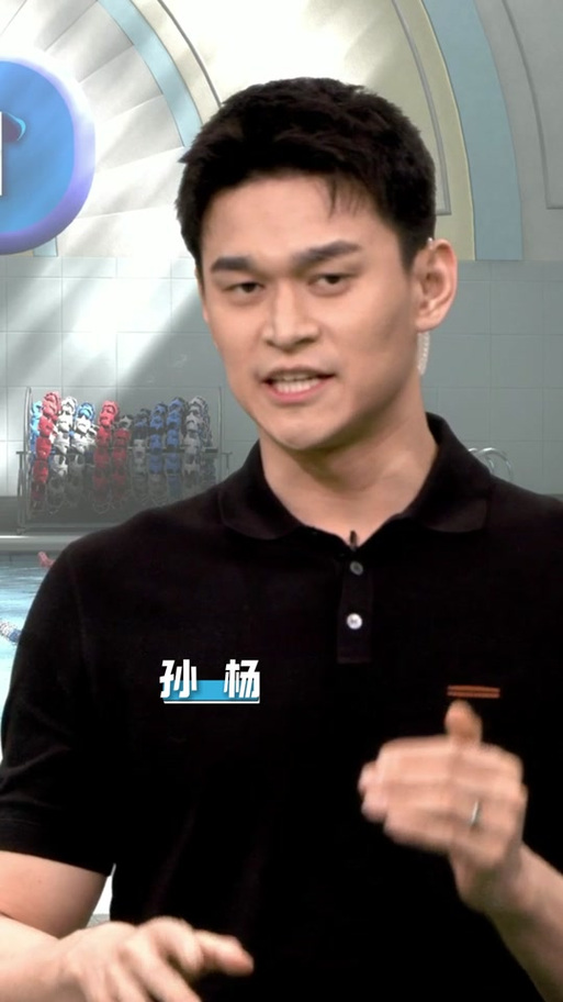 覃海洋说经常早上6点被叫起检查