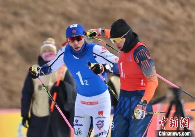 黑龙江队获得“十四冬”越野滑雪青年组女子4x5公里接力决赛冠军
