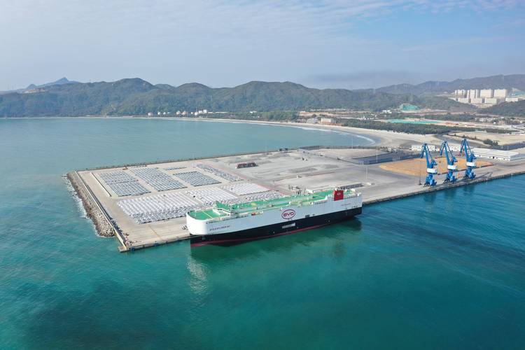深汕小漠国际物流港成企业汽车出口首选 汽车滚装出口量同比增5.6倍