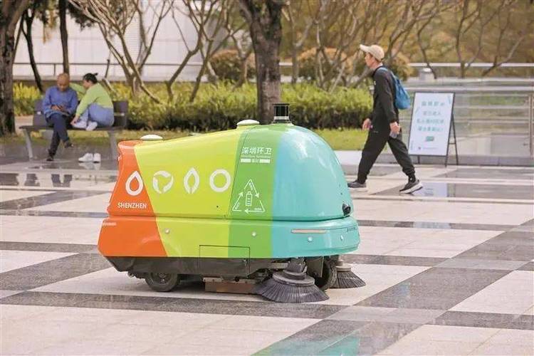 深圳“环卫开放日”活动精彩登场 市民体验环卫智能机器人设备