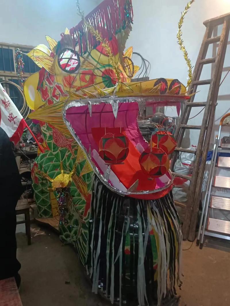 贵州思南:七旬手艺人扎70条龙灯迎龙年