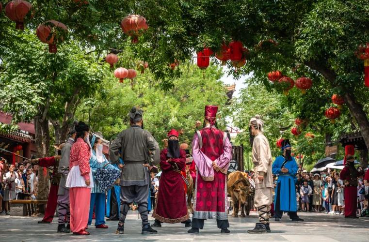 逛老街、赏民俗、品年味……探寻成都版“清明上河园”|新春走基层
