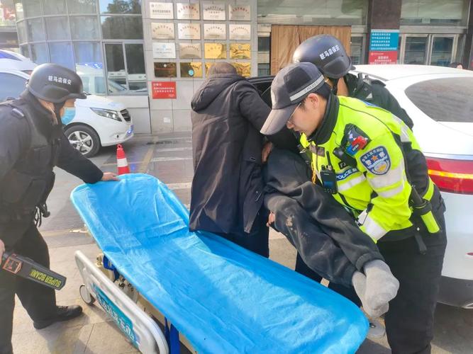 仅用10多分钟 交警晚高峰紧急护送危重患者就医